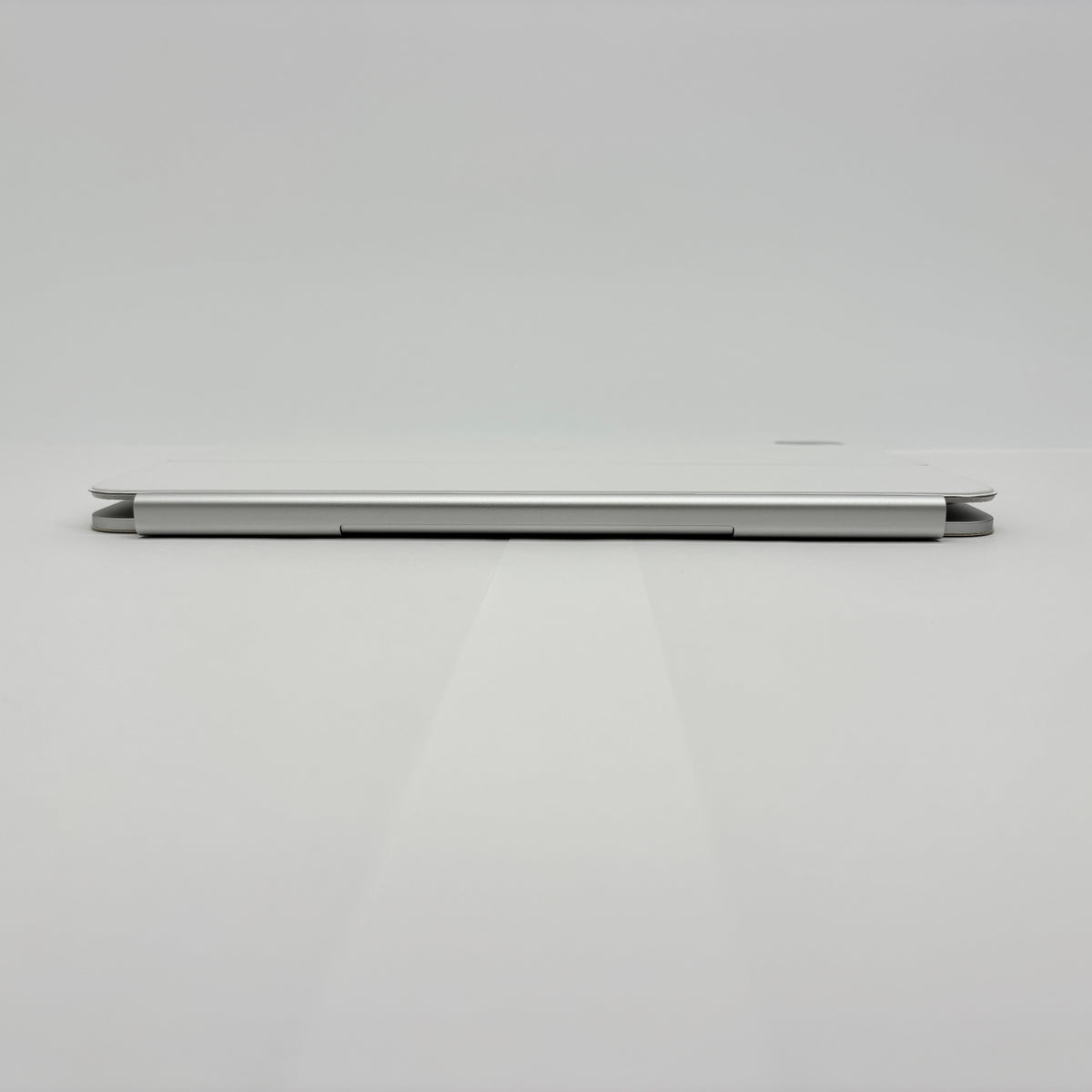 美品 Apple iPad Magic Keyboard 英語(US) ホワイト  iPad Pro 13インチ（M4/M5）対応 MWR43LL/A A2974 【C9271-80】