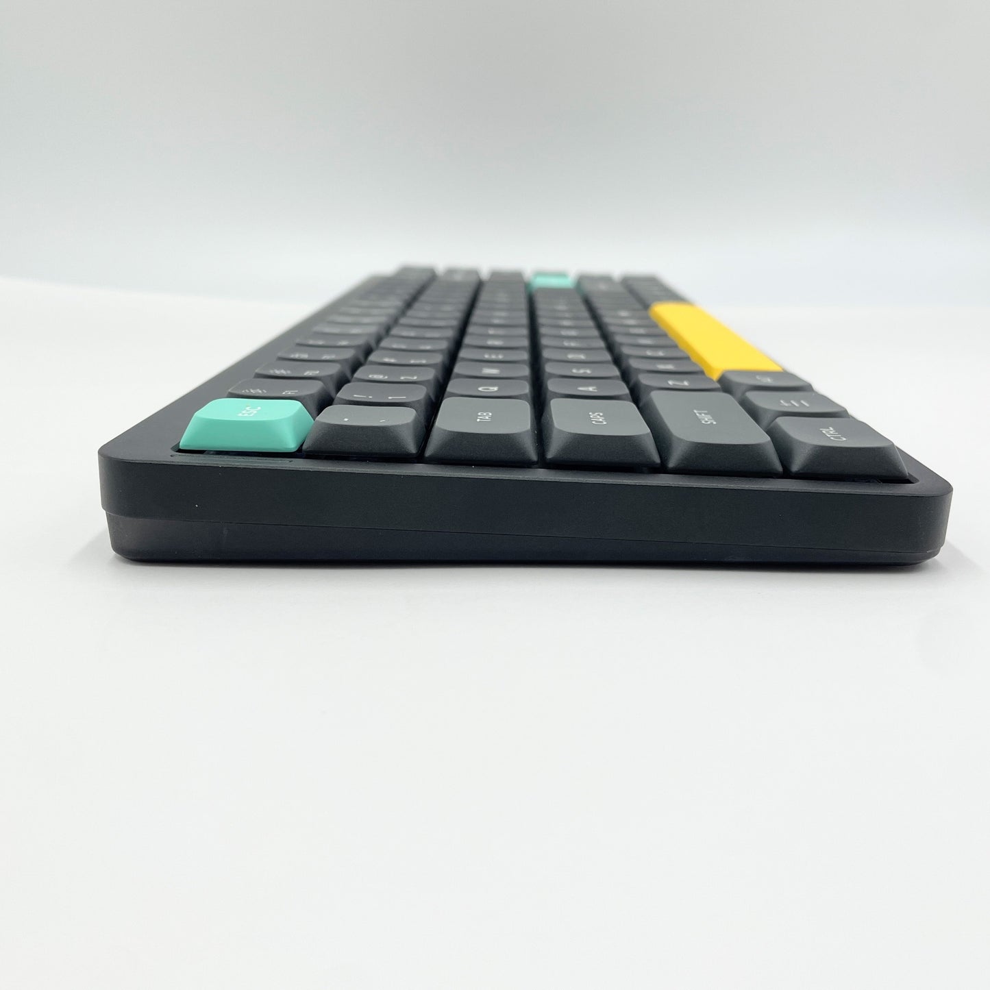 Nuphy Air75 V2 ワイヤレスメカニカルキーボード Wisteria 2.0 英語配列 元箱・付属品あり【C7329-80】