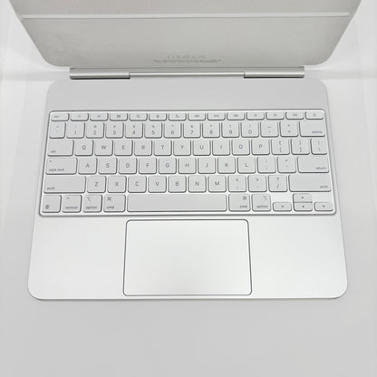 美品 Apple iPad Magic Keyboard 英語(US) ホワイト  iPad Pro 13インチ（M4/M5）対応 MWR43LL/A A2974 【C9271-80】