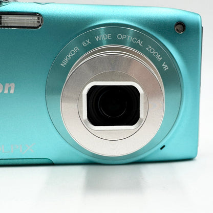 Nikon COOLPIX S3300 コンパクトデジタルカメラ グリーン 付属品完備	【C7501-60】