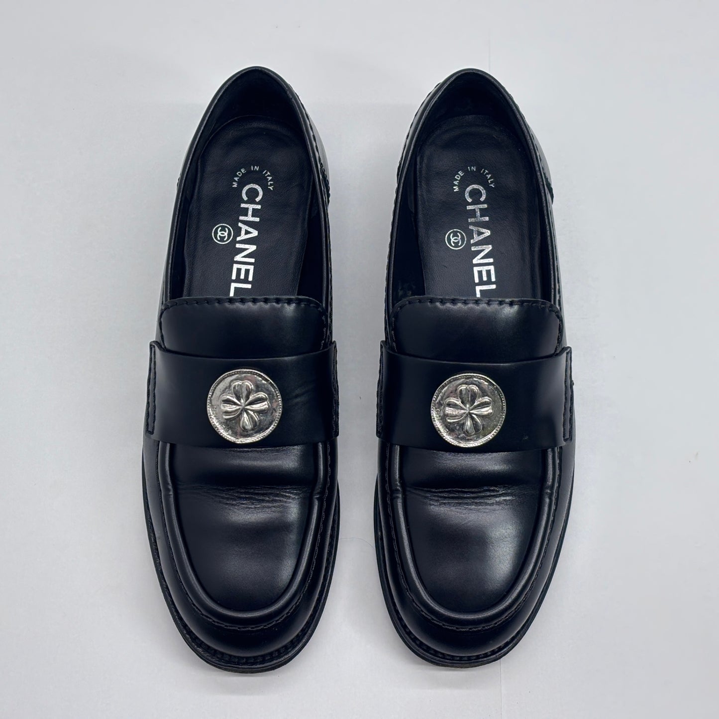 CHANEL G31961 ローファー ブラック 38.5 (24.5cm相当)クローバーマーク付き【C8472-100】