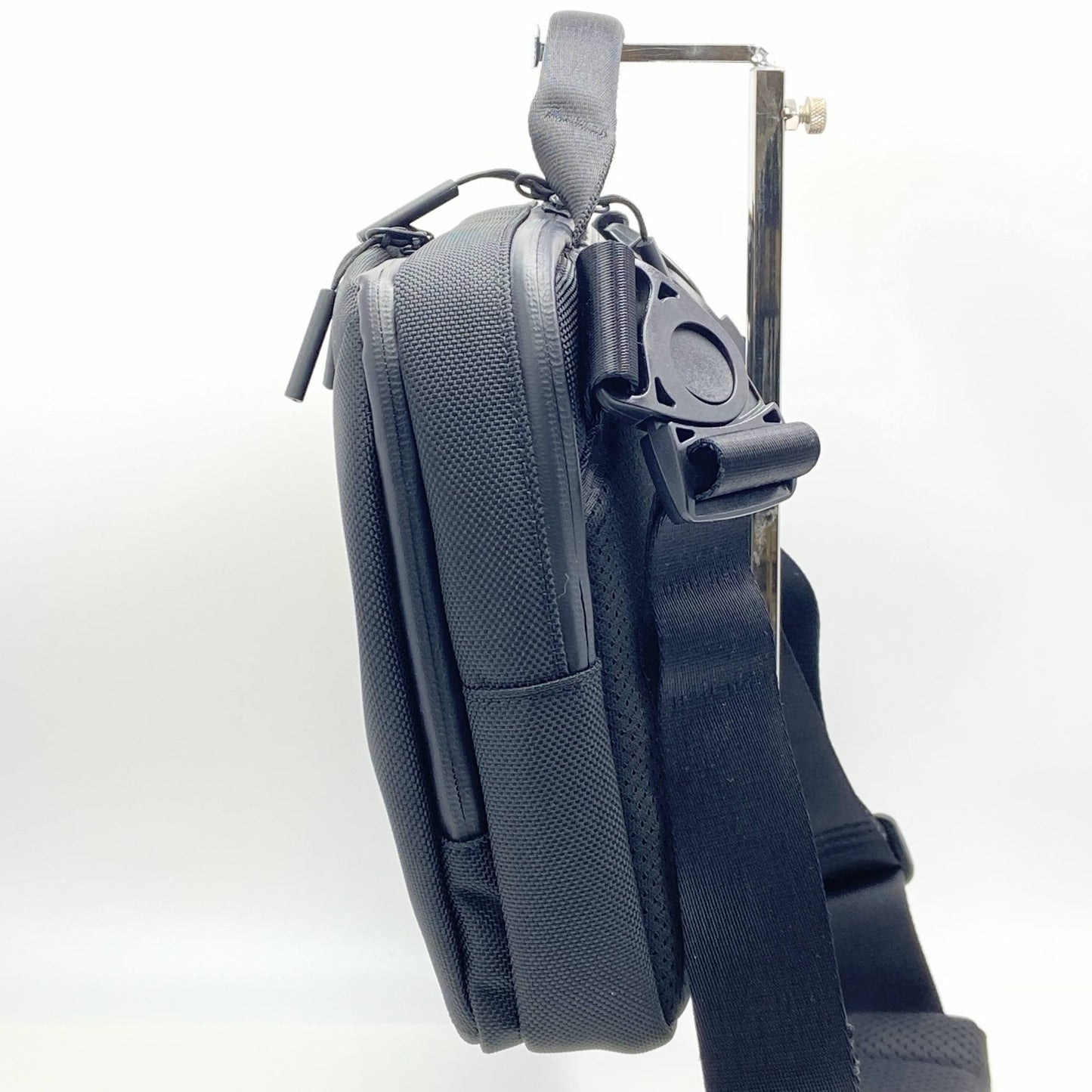美品 THE TOKYO TECHPACK SLING【C5718】