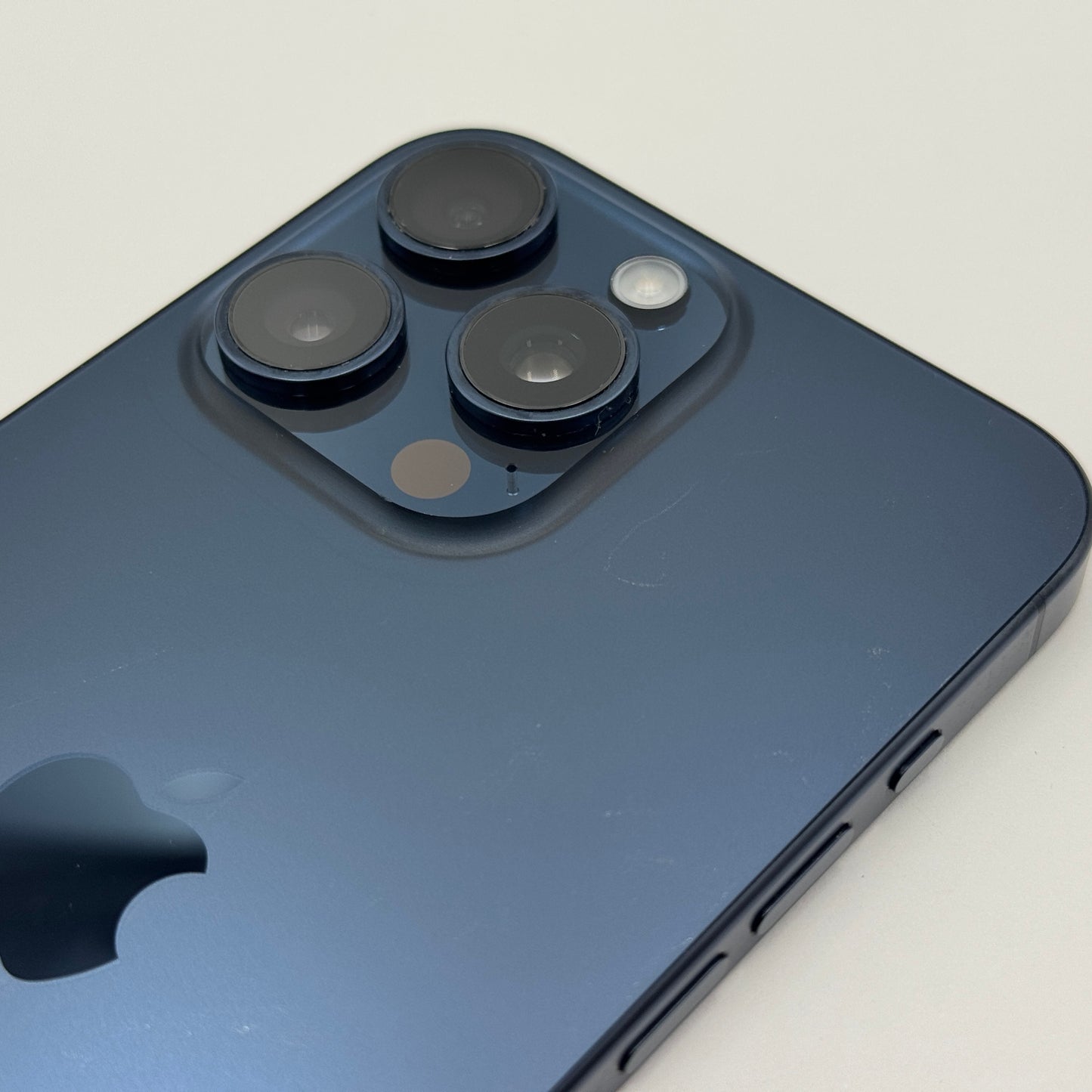 iPhone 15 Pro Max 1TB MU723J/A SIMフリー版 ブルーチタニウム バッテリー最大容量81%【C6035-C】