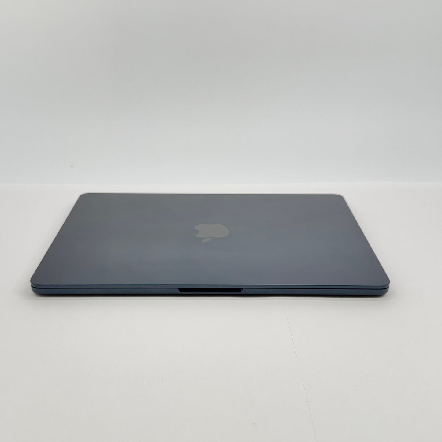 美品Apple Mac Book Air 2025 13インチ M4 10コアCPU 8コアGPU SSD256GB 16GB MW123J/A ミッドナイト 充放電回数3回 バッテリー最大容量100% 付属品完備【C7241-80】
