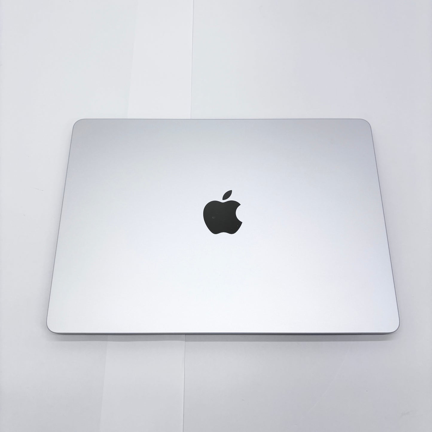 MacBook Air 13インチ M2 2022 8コアCPU 8コアGPU 8GB 256GB MLXY3J/A シルバー バッテリー最大容量100%【C8200-80】