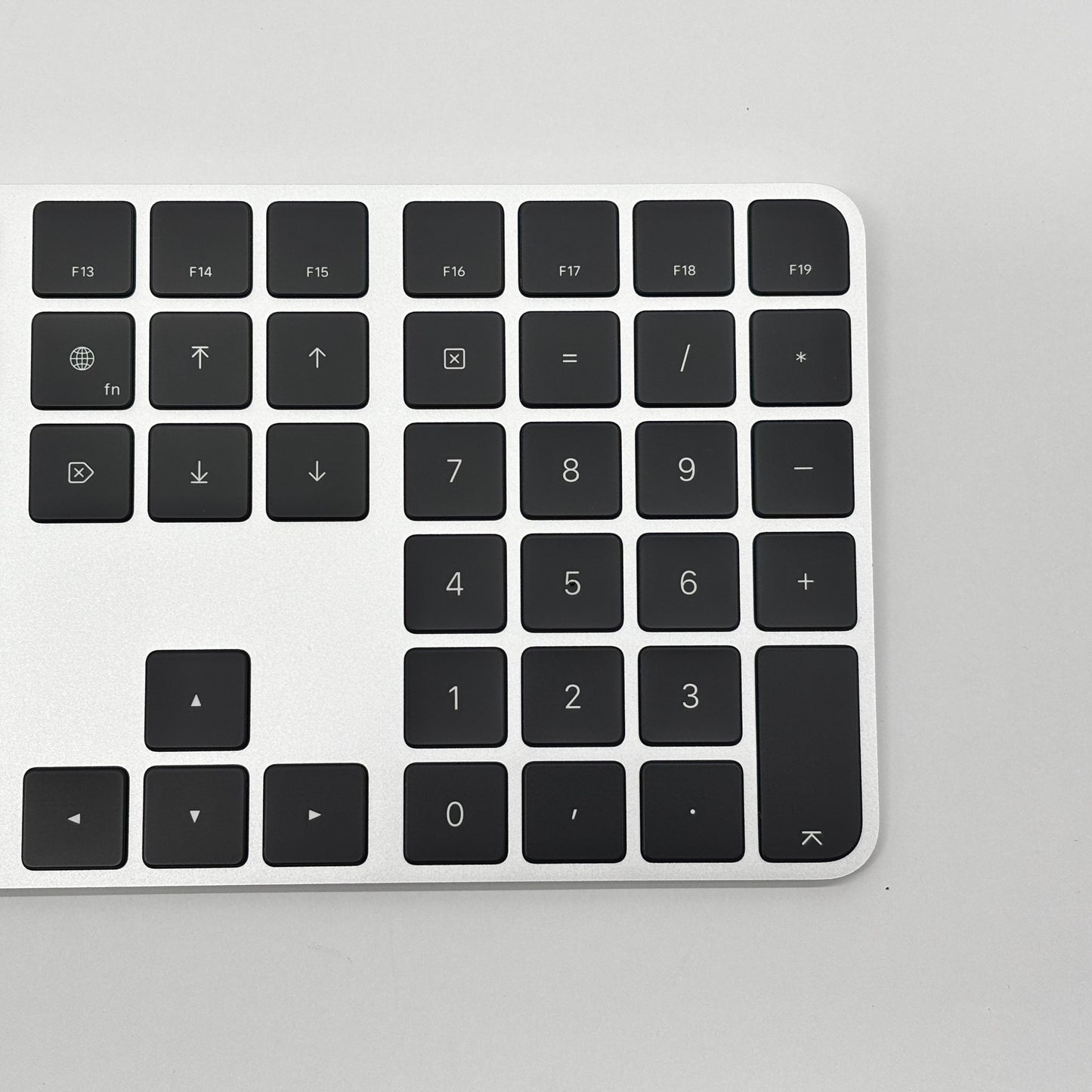 美品 Magic Keyboard Touch ID テンキー付 ブラック JIS MMMR3J/A スペースグレー【C8650-80】