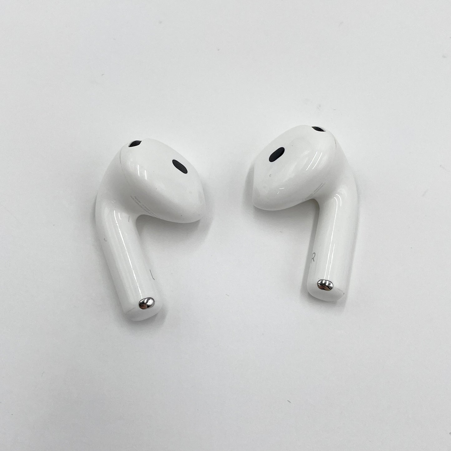Apple AirPods 第4世代 アクティブノイズキャンセリング搭載モデル　【C4820-C】