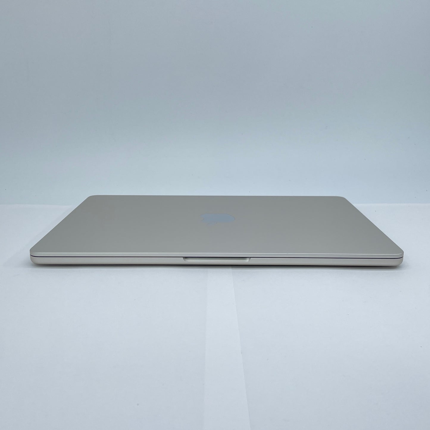 MacBook Air 13.6-inch M2 2022 8コアCPU 8コアGPU 8GB 256GB MLY13J/A バッテリー最大容量90% スターライト 付属品完備【C6525-80】