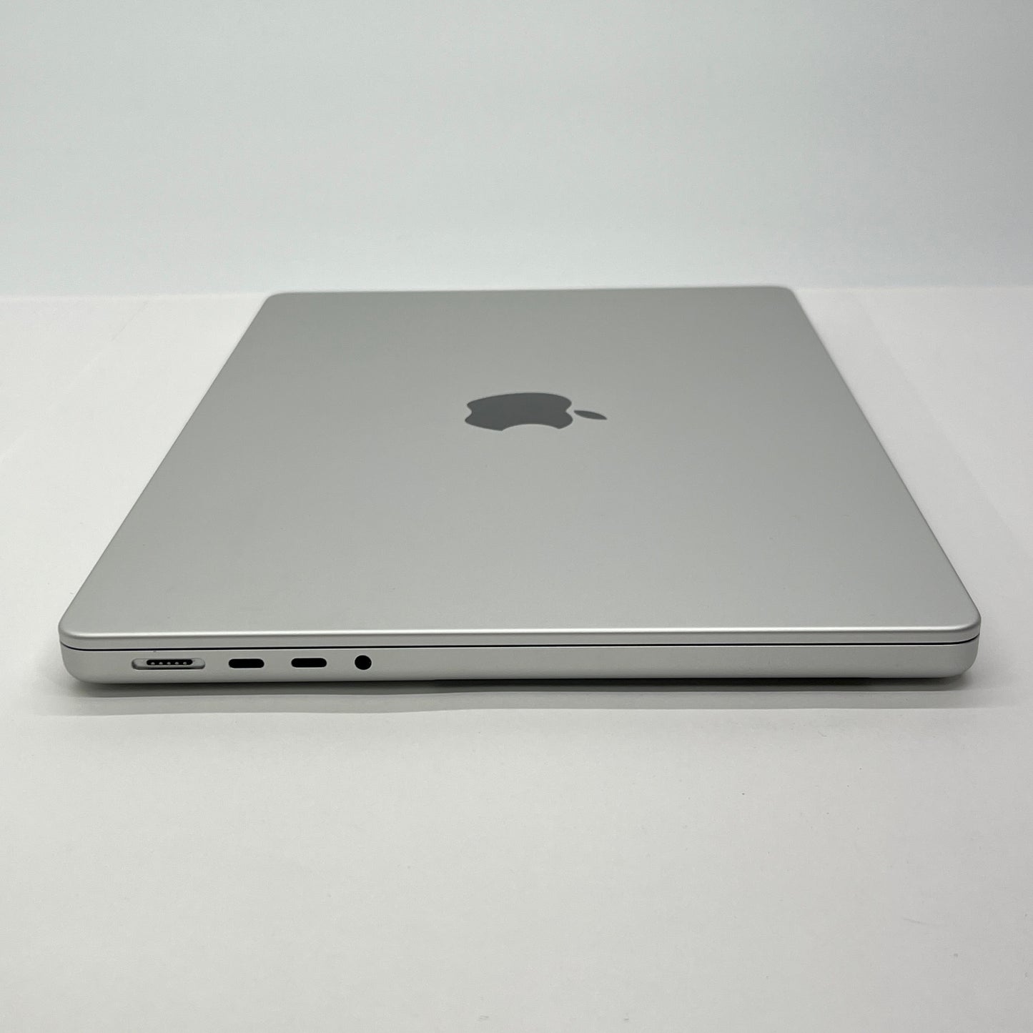 美品 Apple Macbook Pro M4 14インチ 24GB SSD 1TB MCX14J/A シルバー バッテリー最大容量100%【C6379-80】