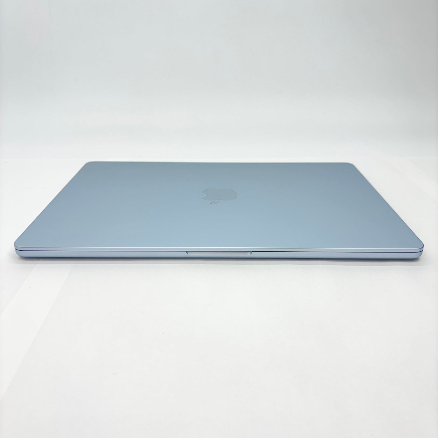 美品 MacBook Air 15インチ Liquid Retinaディスプレイ M4 16GB 256GB MC7A4J/A [スカイブルー] 充放電回数5回 バッテリー最大容量100%【C6036-80】