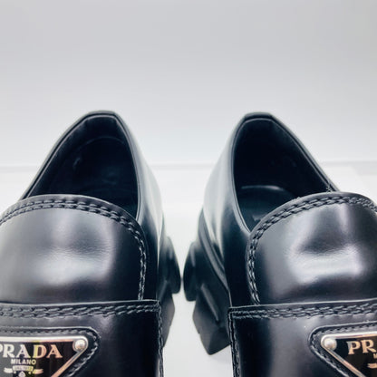 美品 PRADA プラダ ローファー モノリス ブラッシュドレザー サイズ：7.5（26.5cm相当）【C4597-100】