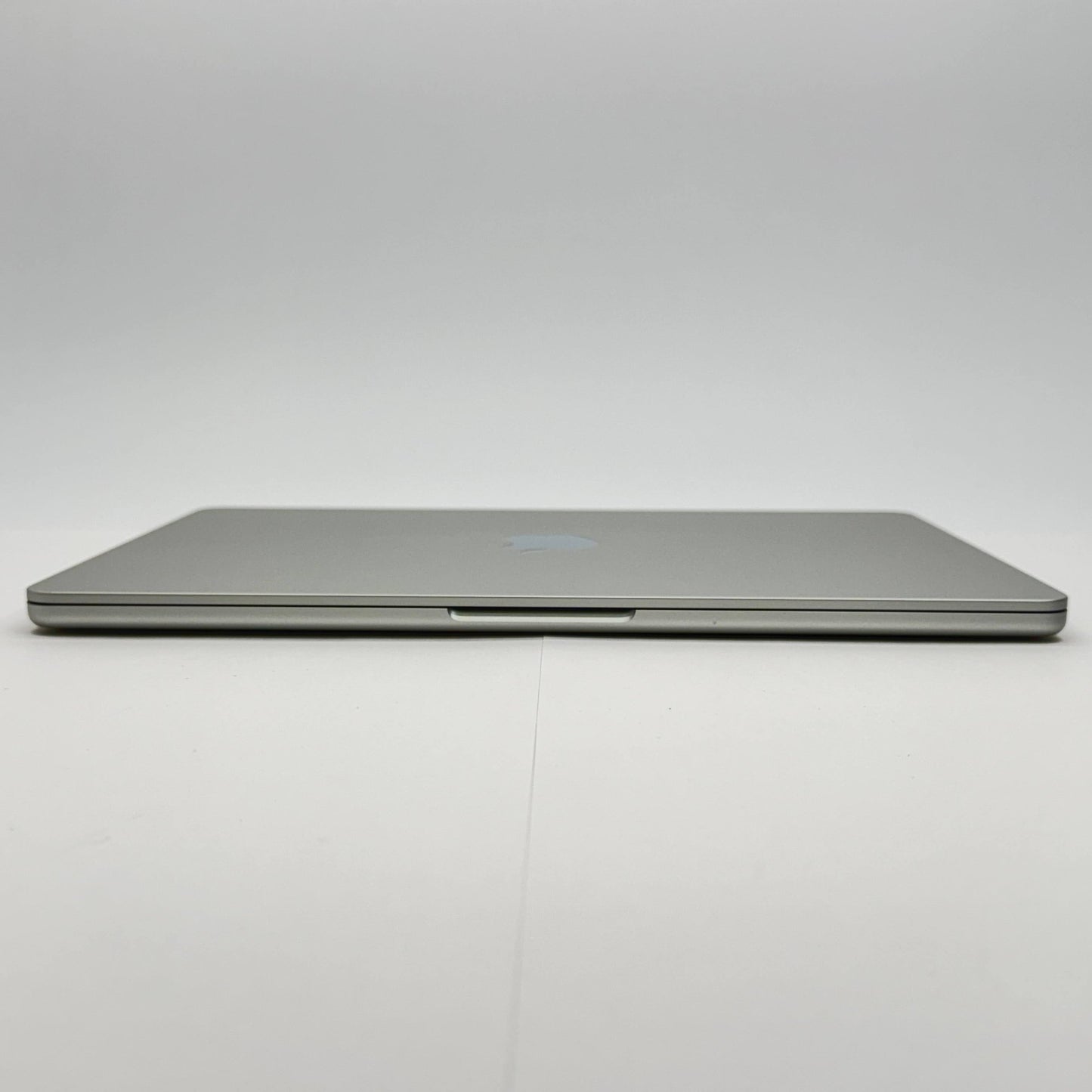 新品同様 美品 Apple MacBook Air 2025 13インチ M4 16GB SSD 256GB MW0W3J/A シルバー バッテリー最大容量100%【C7273-80】