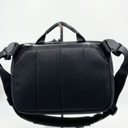 美品 THE TOKYO TECHPACK SLING【C5718】