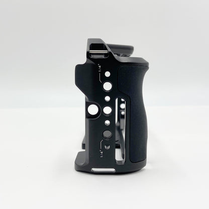 TILTA Canon キヤノン R50 V 用 フルカメラケージ - ブラック TA-T83-FCC-B	【C5728-60】
