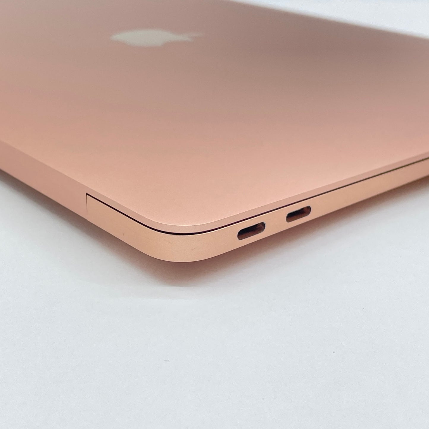 MacBook Air Retina 13インチ (Late 2020) Apple M1 8コア/8GB/SSD 256GB ゴールド MGND3J/A バッテリー最大容量100%充放電回数14回 付属品完備【7964-80】