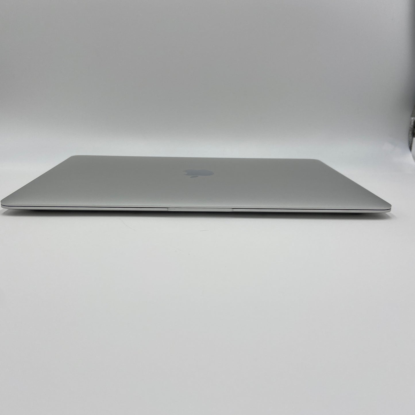 MacBook Air M1 2020 13インチ 8C CPU/7C GPU M1 8GB 256GB MGN93J/A バッテリー最大容量95％【C5252-80】