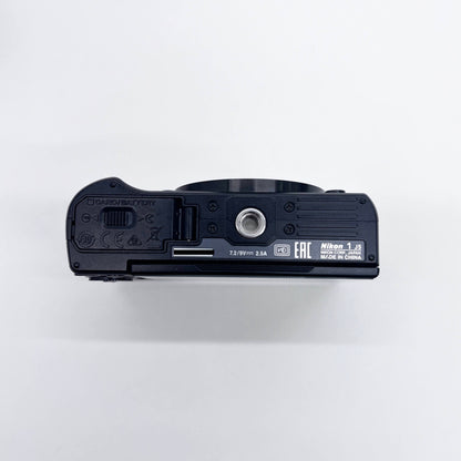 美品 Nikon 1 J5 標準パワーズームレンズキット ミラーレス一眼【C8172-60】