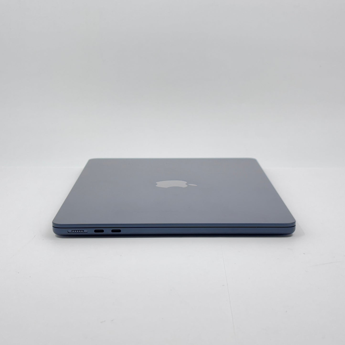 美品 MacBook Air 13インチ M5 16GB 512GB MDHE4J/A ミッドナイト バッテリー最大容量100% 限定保証あり【C8349-80】