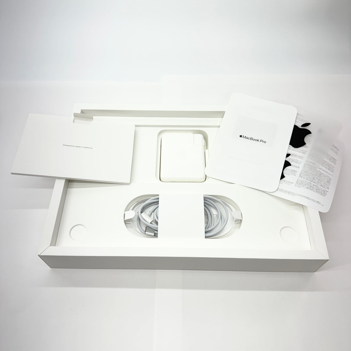 MacBook Pro Touch ID 16インチ (Late 2021) Apple M1 Max 10コアCPU 32コアGPU 32GB SSD 1TB スペースグレイ MK1A3J/A バッテリー最大容量100%【C5197-100】