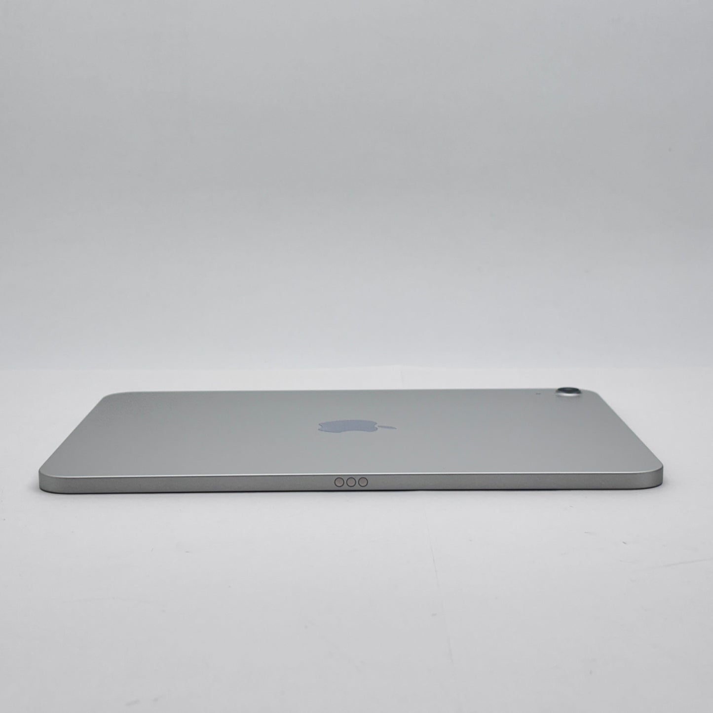 美品 Apple iPad A16 11型 Wi-Fiモデル 128GB MD3Y4J/A シルバー【C8339-60】