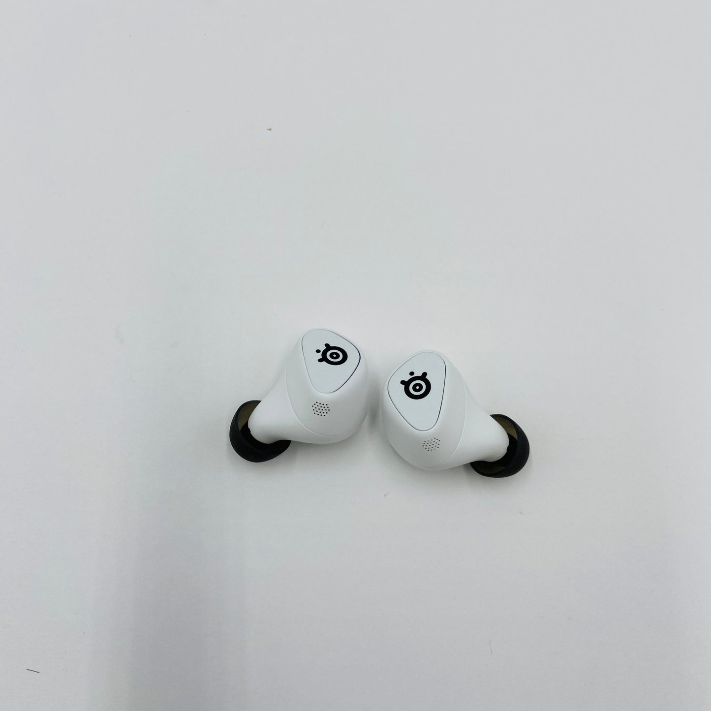 SteelSeries Arctis GameBuds ワイヤレスイヤホン　【C4220-C】