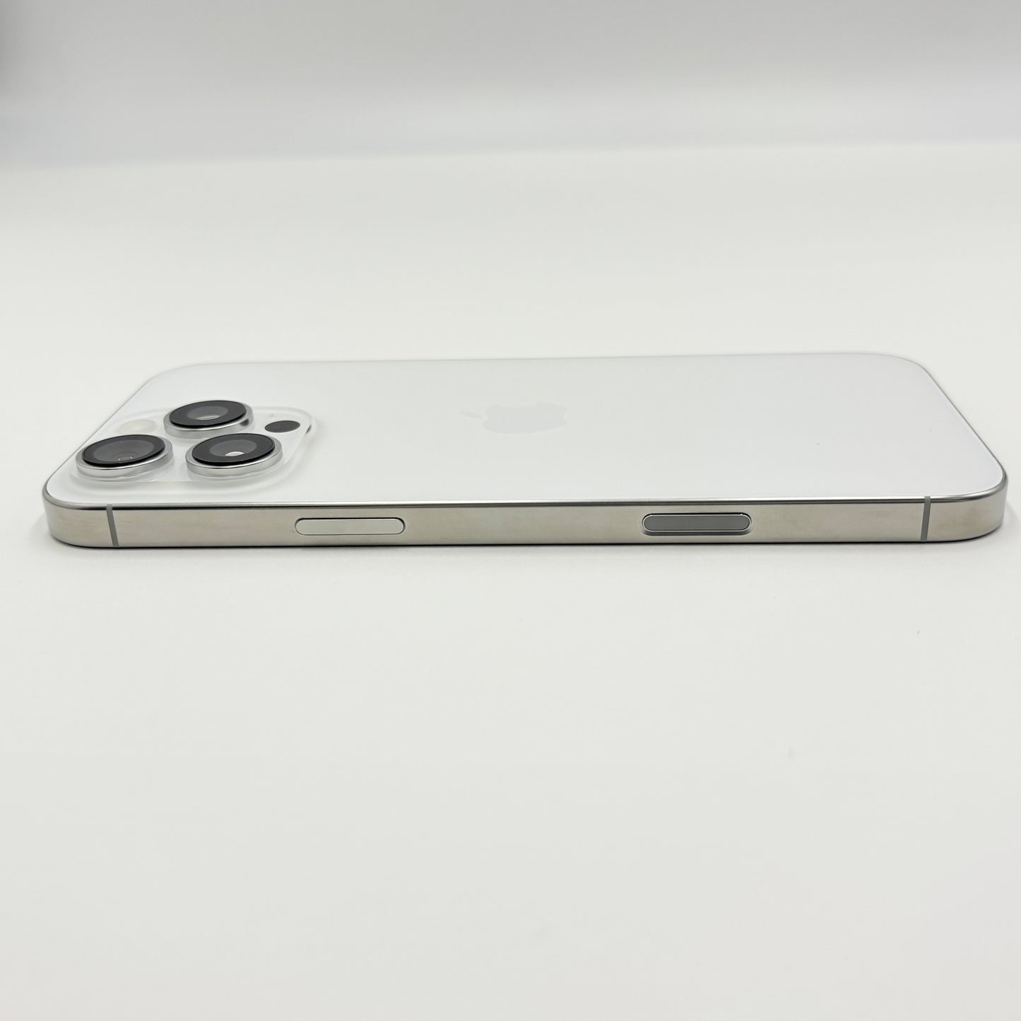 美品 シャッター音なし iPhone16 Pro Max 512GB ホワイトチタニウム MYTT3CH/A 海外版 SIMフリー  バッテリー最大容量100%【C6997-C】