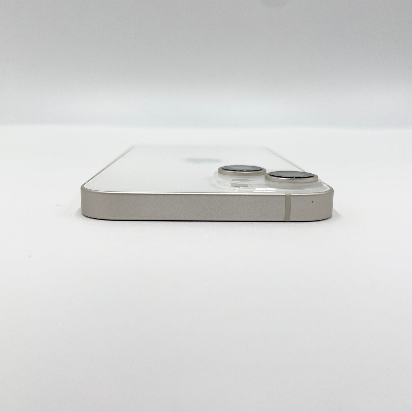 美品 Apple iPhone 14 256GB SIMフリー MPW33J/A スターライト バッテリー最大容量83%【C8381-C】