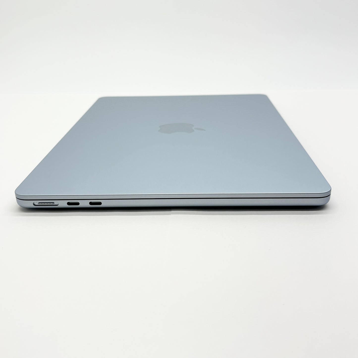 美品 Apple MacBookAir 13インチ M5 16GB 512GB バッテリー最大容量100% スカイブルー【C8380-80】