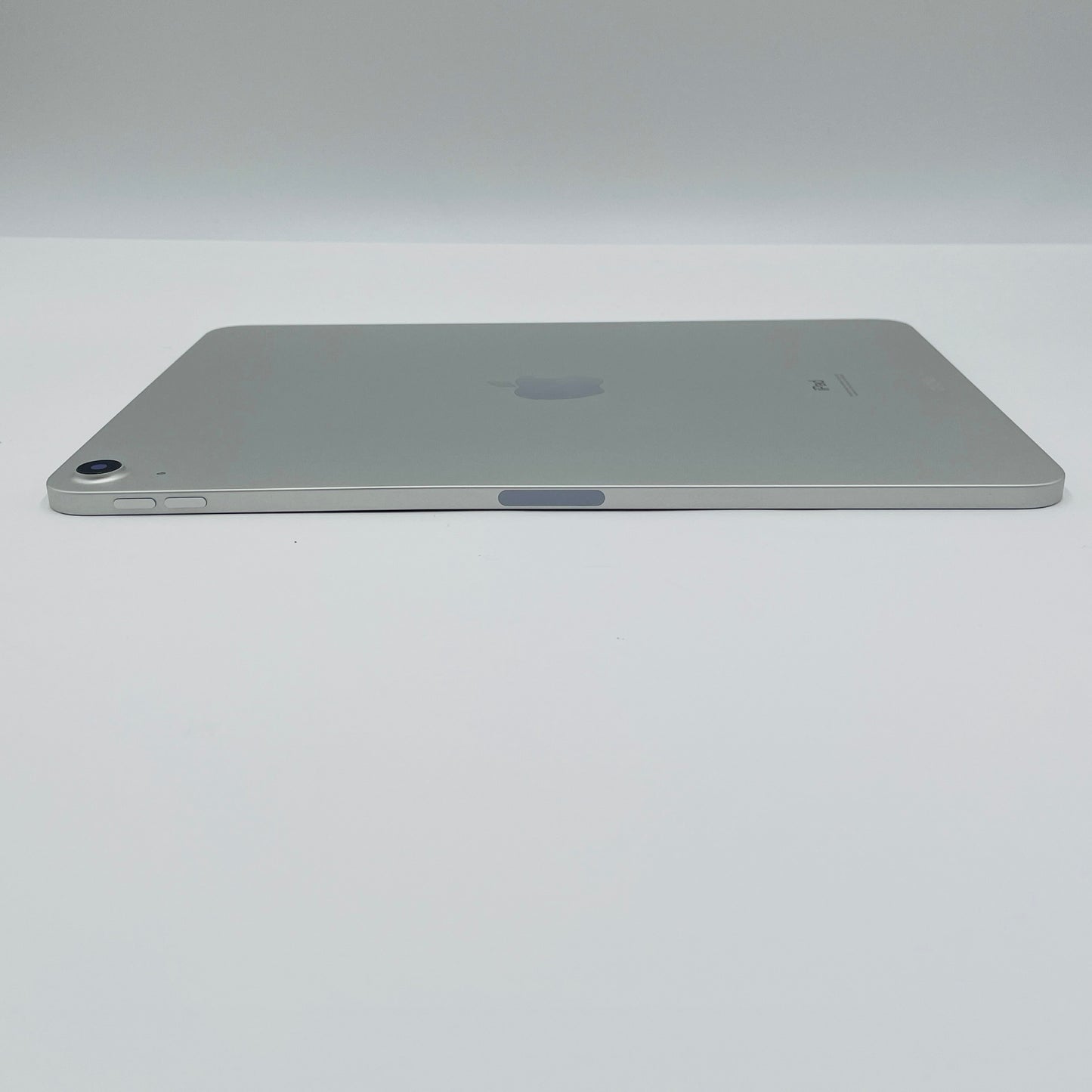 美品 iPad Air 第4世代 Wi-Fiモデル 64GB シルバー MYFN2J/A　【C4842-60】