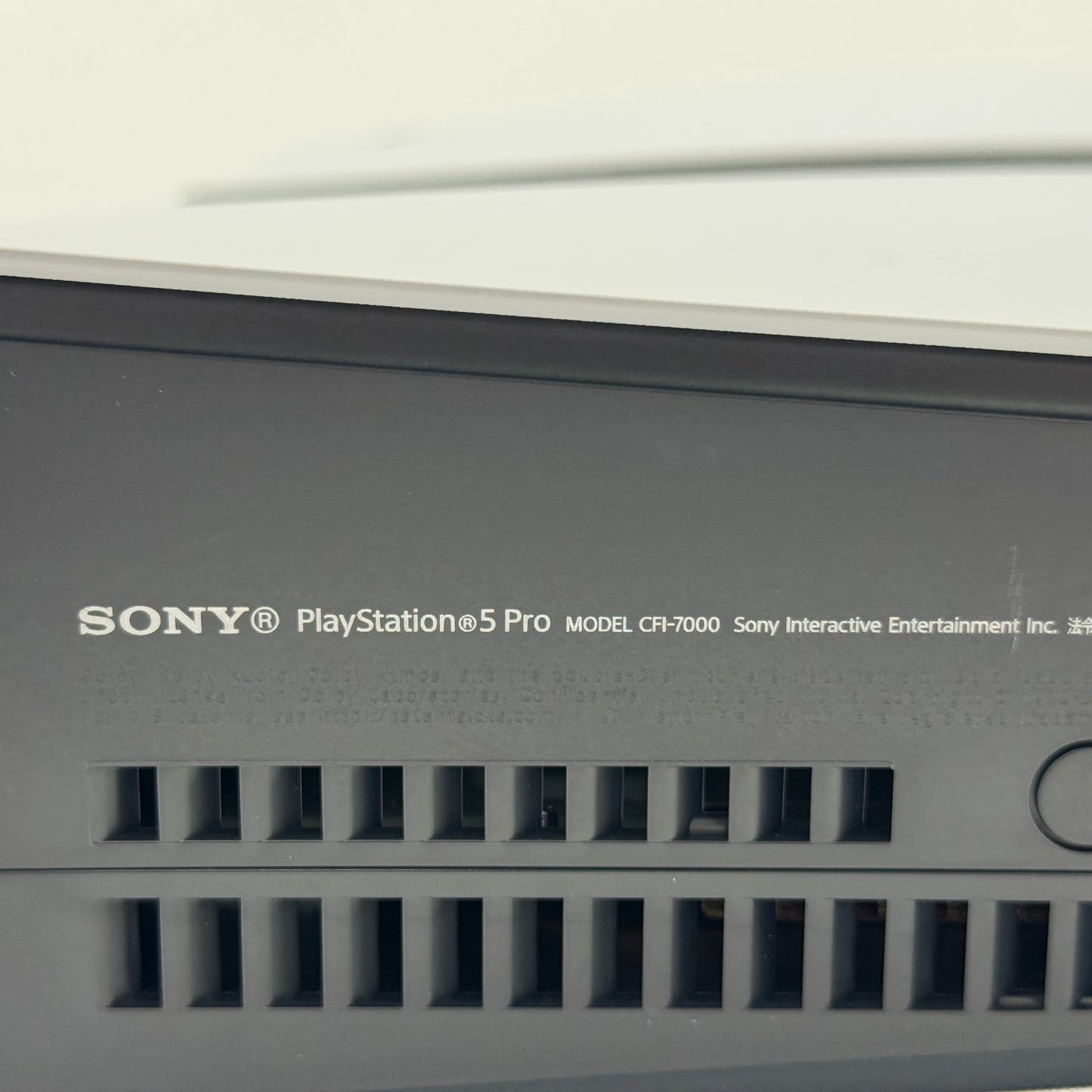 美品 SONY PlayStation 5 pro (PS5 pro) 本体 CFI-7000B01【C7445-140】