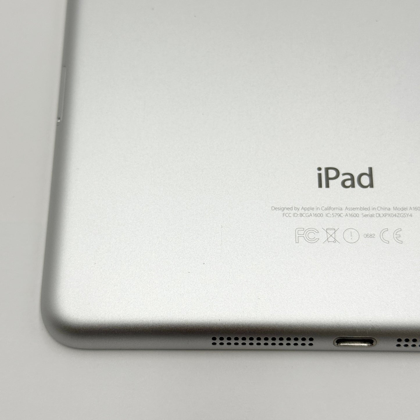 Apple iPad mini 3 64GB MGJ12J/A Cellularモデル シルバー 本体のみ【C8772-C】
