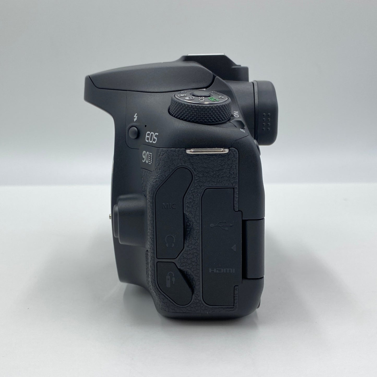 美品 キャノン Canon EOS 90D EF-S 18-135 IS USM レンズキット 【C4231-100】