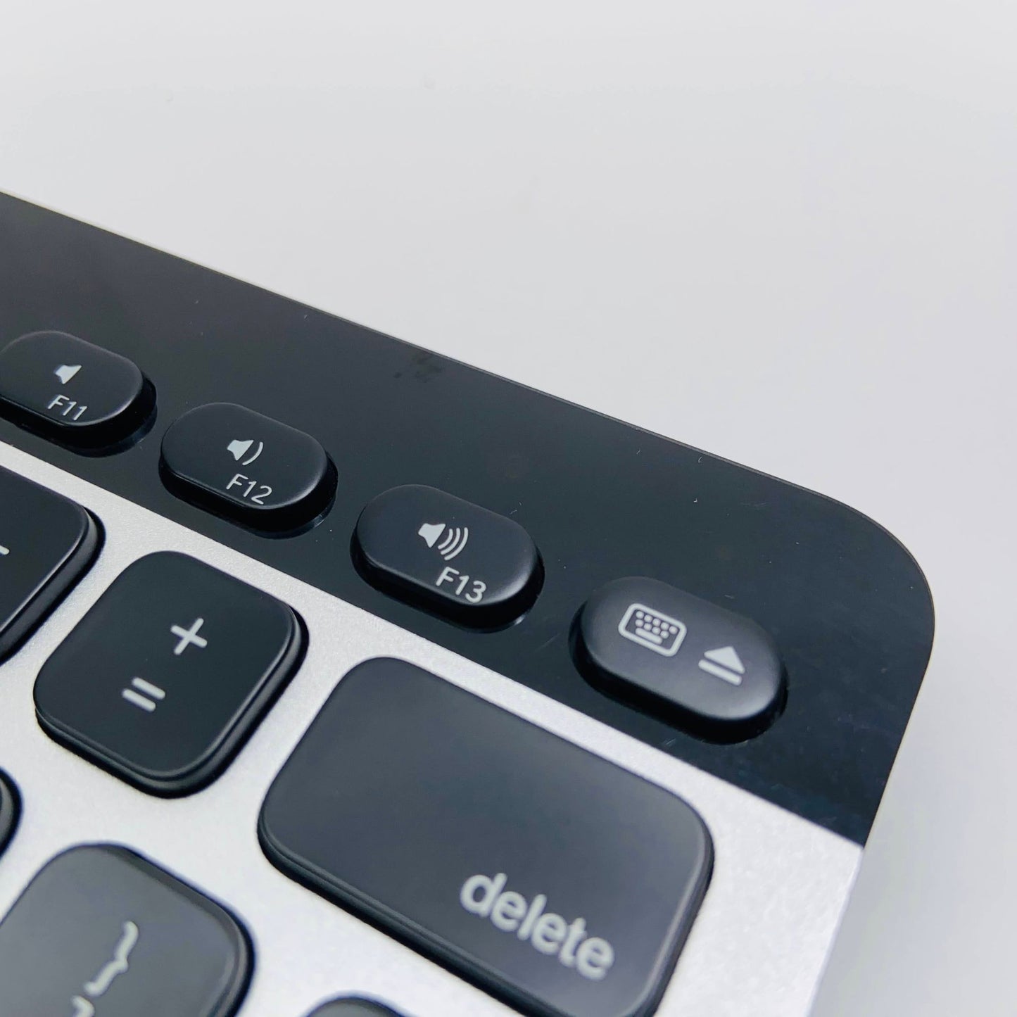 Logicool Bluetooth イージースイッチ キーボード K811	C3729 60サイズ発送