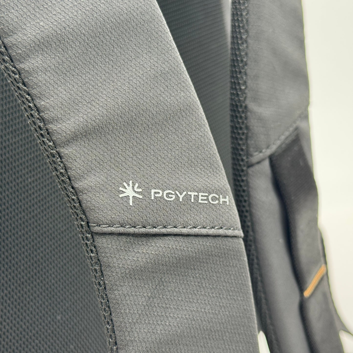 未使用 OneGo Lite Backpack 12L (マットブラック) バックパック　カメラバッグ【C7566-100】
