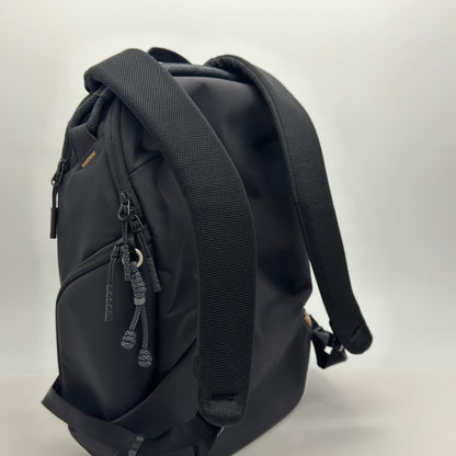 未使用 OneGo Lite Backpack 12L (マットブラック) バックパック　カメラバッグ【C7566-100】