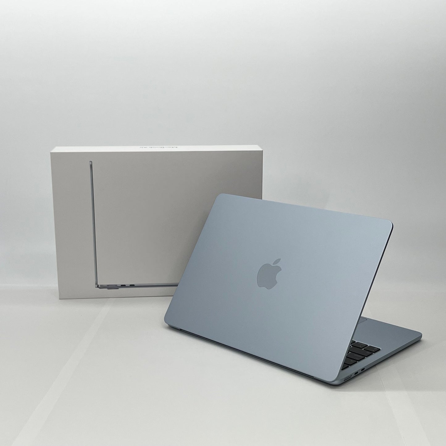 美品 新品同様 MacBook Air 13.6インチ M4チップ 16GB 512GB Liquid Retinaディスプレイ MC6U4J/A [スカイブルー] 充放電回数4回 バッテリー最大容量100%【C5446-80】限定保証有効期限：2026年4月9日