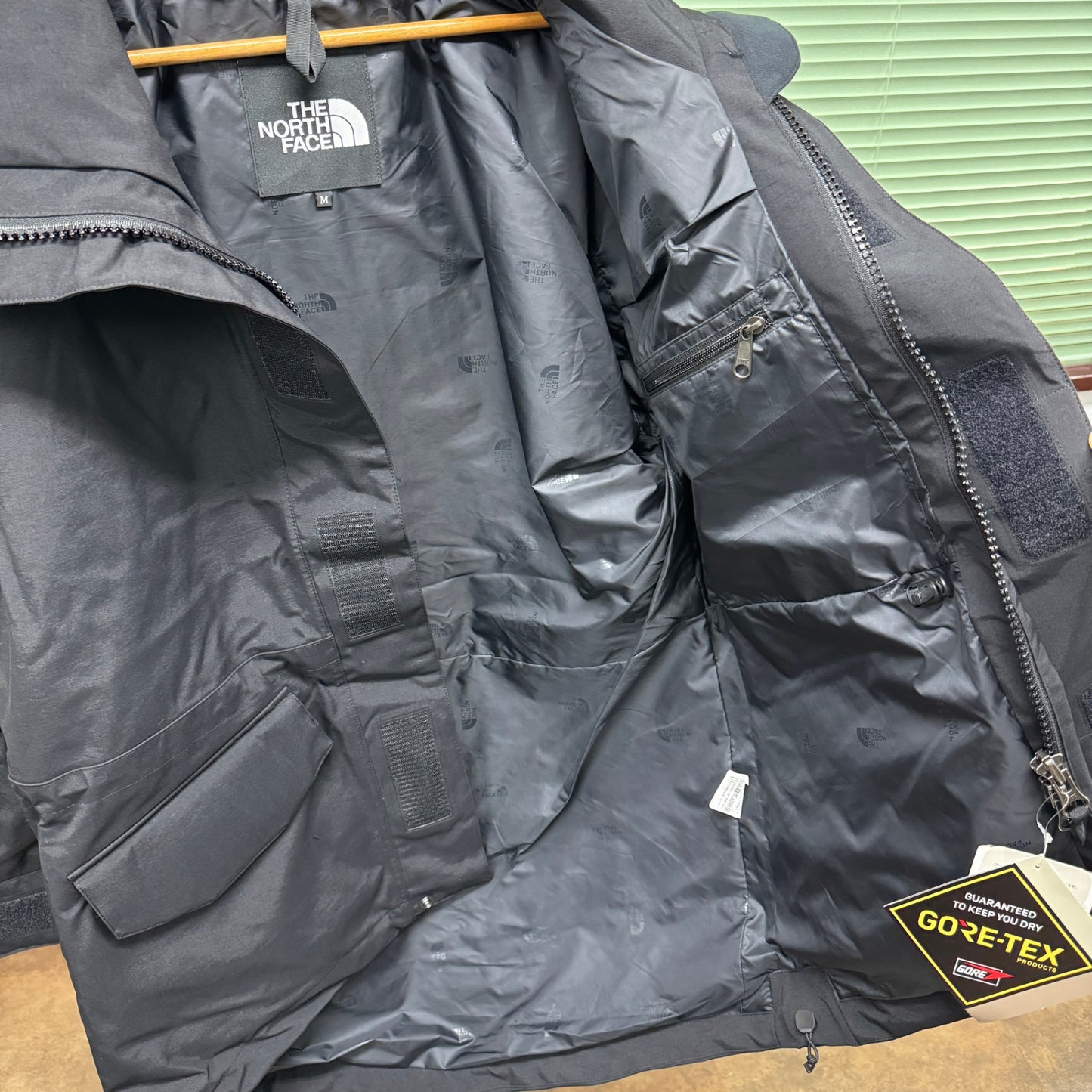 未使用 タグ付き THE NORTH FACE トランスアンタークティカパーカ（メンズ）ブラック(K) NP62238 サイズ:M【C5688】