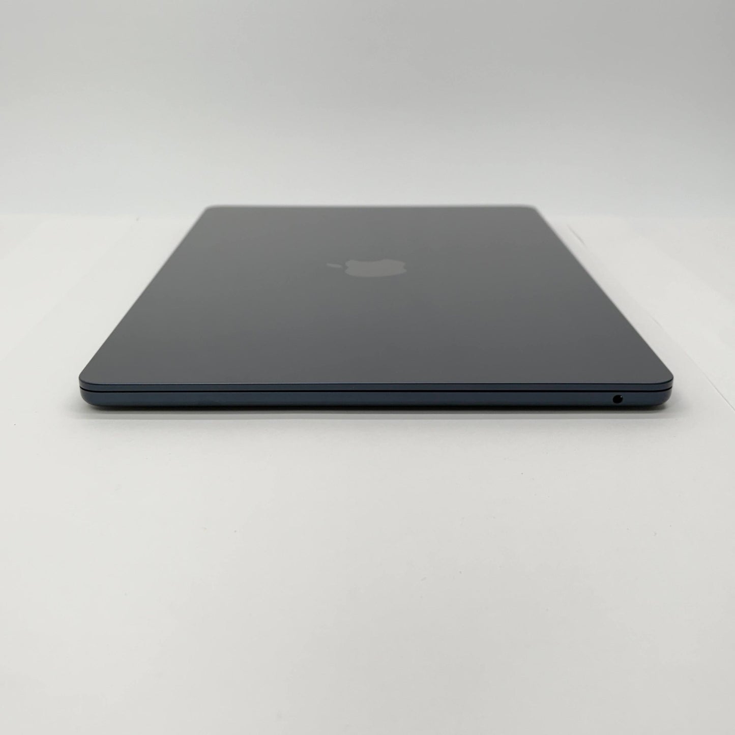 美品 Apple MacBook Air 15インチ M3 2024 8コアCPU 10コアGPU 16GB 1TB ミッドナイト バッテリー最大容量100%  【C8439-80】