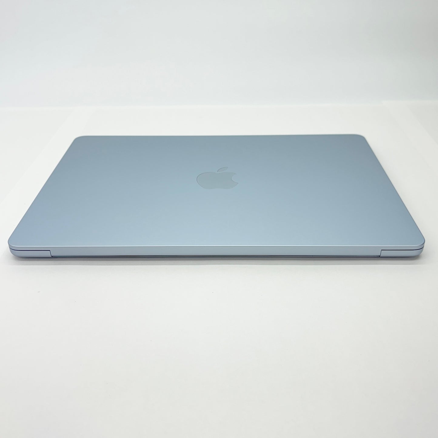 新品同様 美品 MacBook Air 13インチ M4 2025 10コアCPU 8コアGPU 16GB 256GB USキー 充放電回数10回 バッテリー最大容量100%【C5499-80】