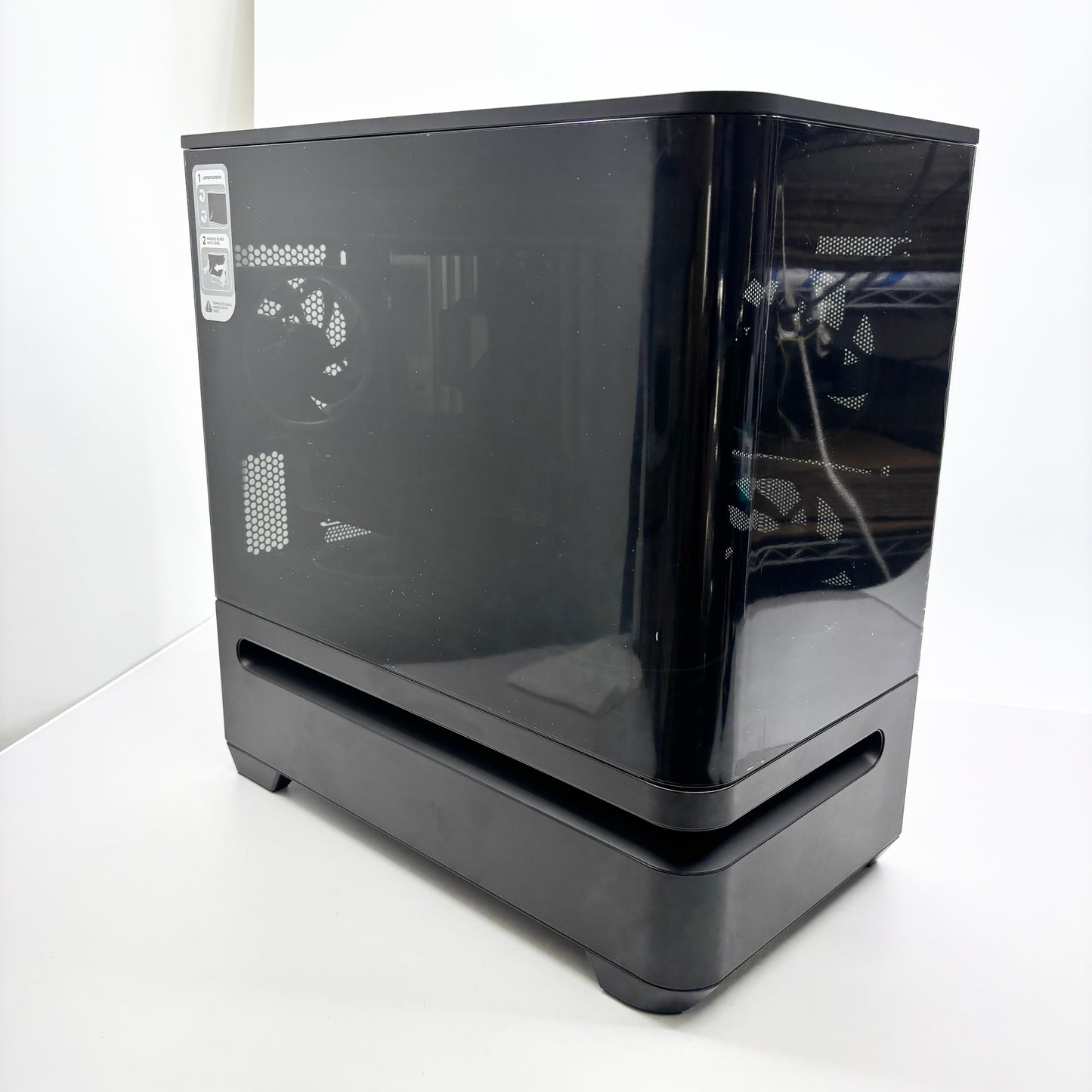 美品 自作PC ゲーミングPC Ryzen 7 9800X3D 8コア 32GB RX9060 XT 16GB SSD2TB 電源ユニット：NeoECO Gold NE850G M 【C8702-140】
