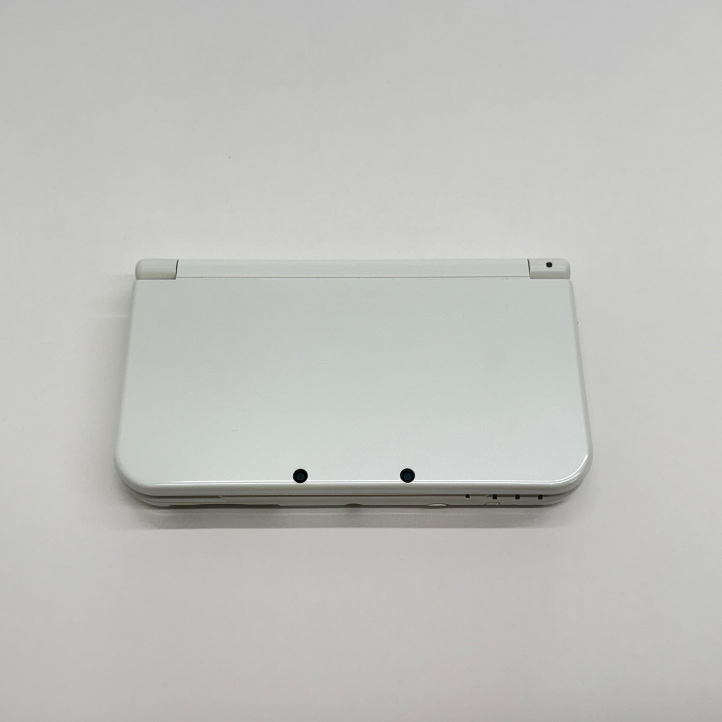 美品 New ニンテンドー 3DS LL本体 RED-001 パールホワイト 充電器・付属品完備【C7297-60】