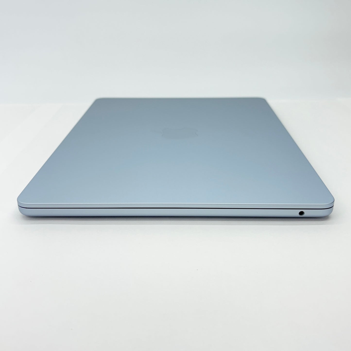 新品同様 美品 MacBook Air 13インチ M4 2025 10コアCPU 8コアGPU 16GB 256GB USキー 充放電回数10回 バッテリー最大容量100%【C5499-80】