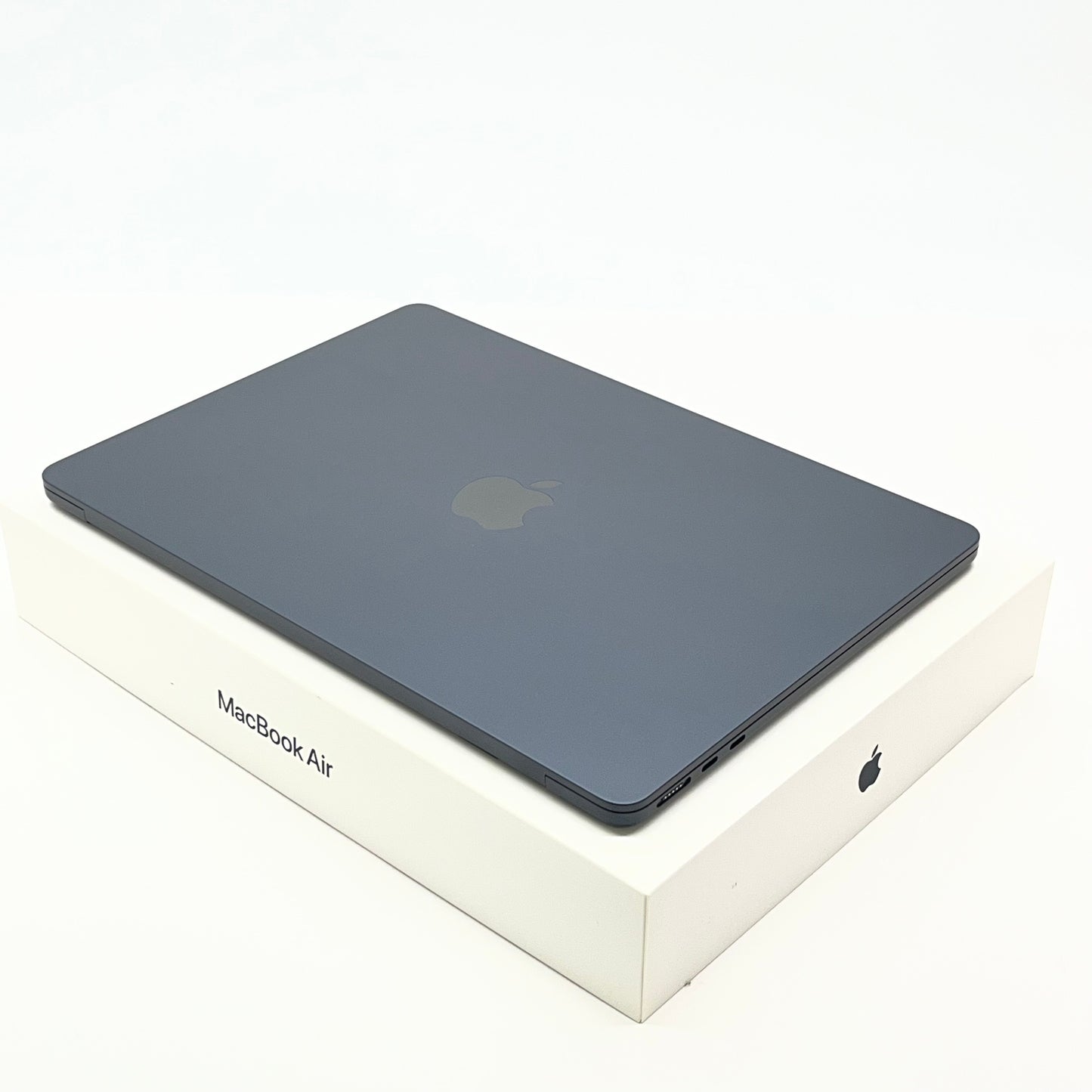 新品同様 美品 Apple MacBook Air Early2025 13インチ M4 16GB 256GB MW123J/A 充放電回数3回 バッテリー最大容量100%  限定保証 有効期限：2026年5月【C5330-80】