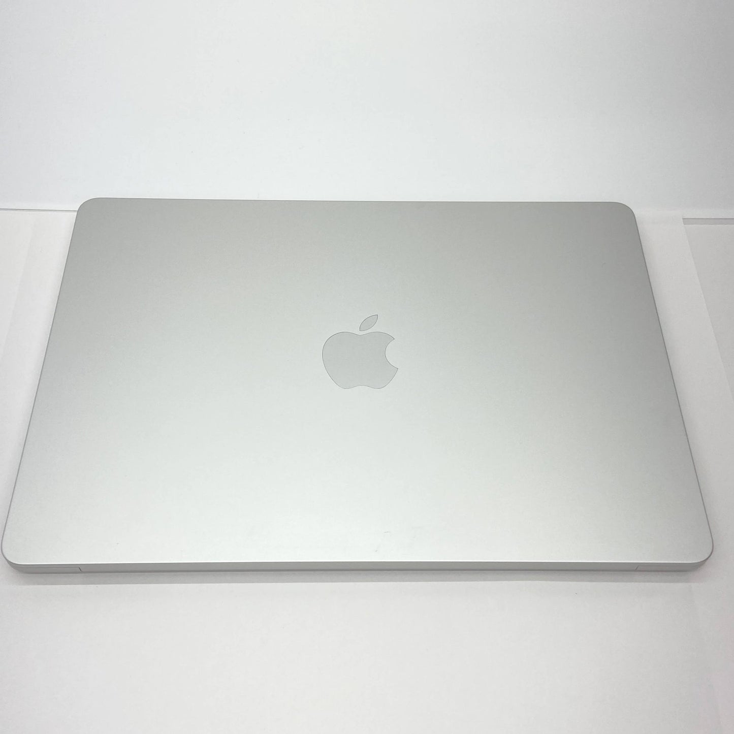 MacBook Air M2 2022 8コアCPU/8コアGPU 8GB 256GB MLXY3J/A シルバー バッテリー最大容量87%【C5671-80】