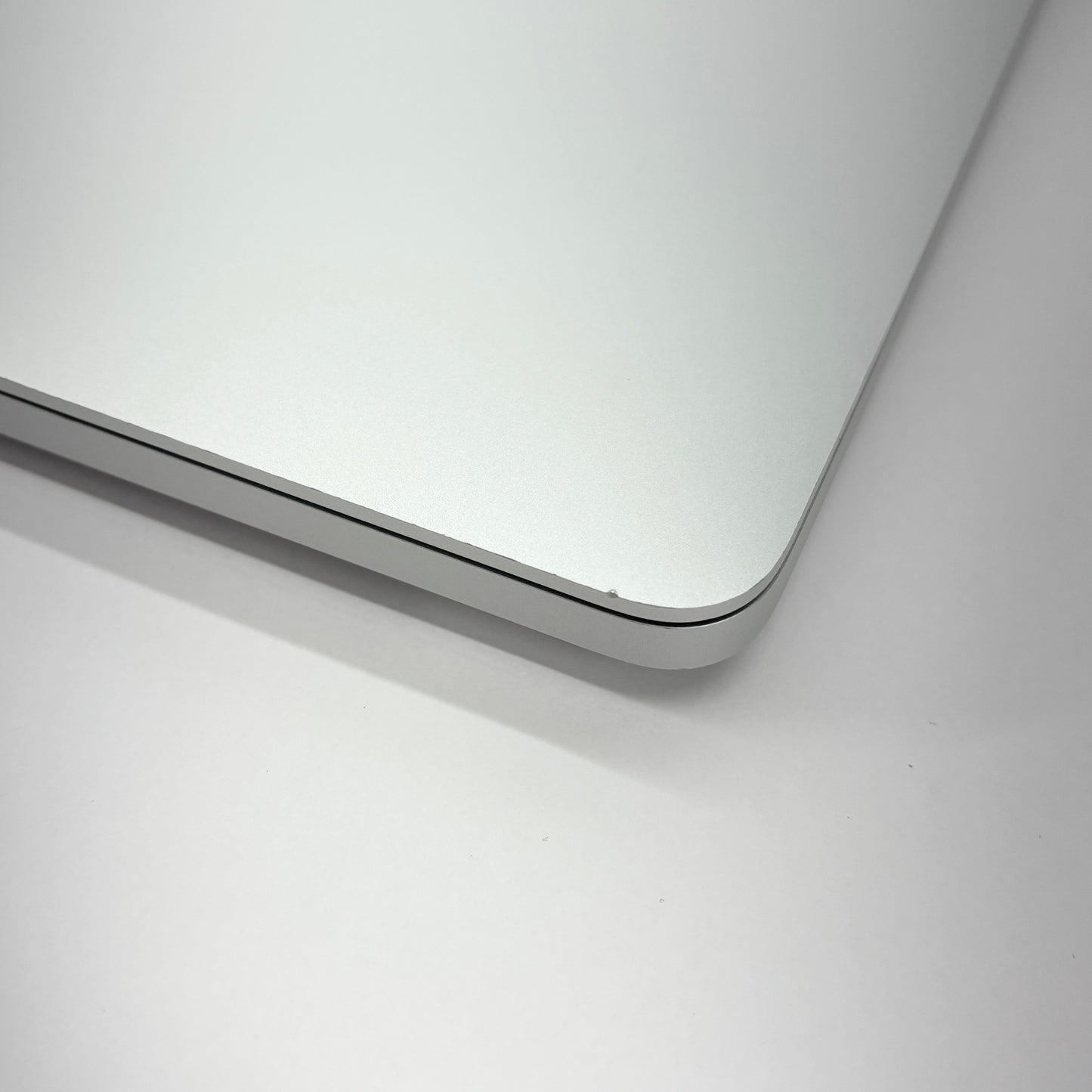 MacBook Pro 16インチ Touch Bar＋Touch ID (Late 2019) Core i9 2.3GHz/16GB/SSD 1TB シルバー MVVM2J/A【C5374-80】
