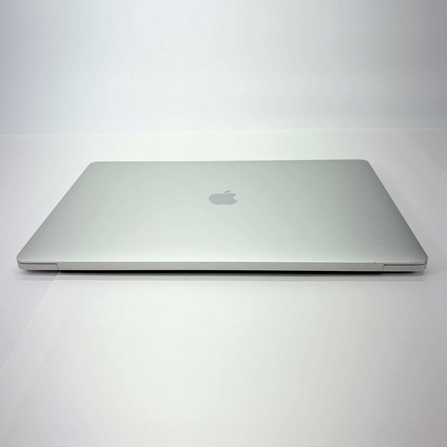 MacBook Pro 16インチ Touch Bar＋Touch ID (Late 2019) Core i9 2.3GHz/16GB/SSD 1TB シルバー MVVM2J/A【C5374-80】