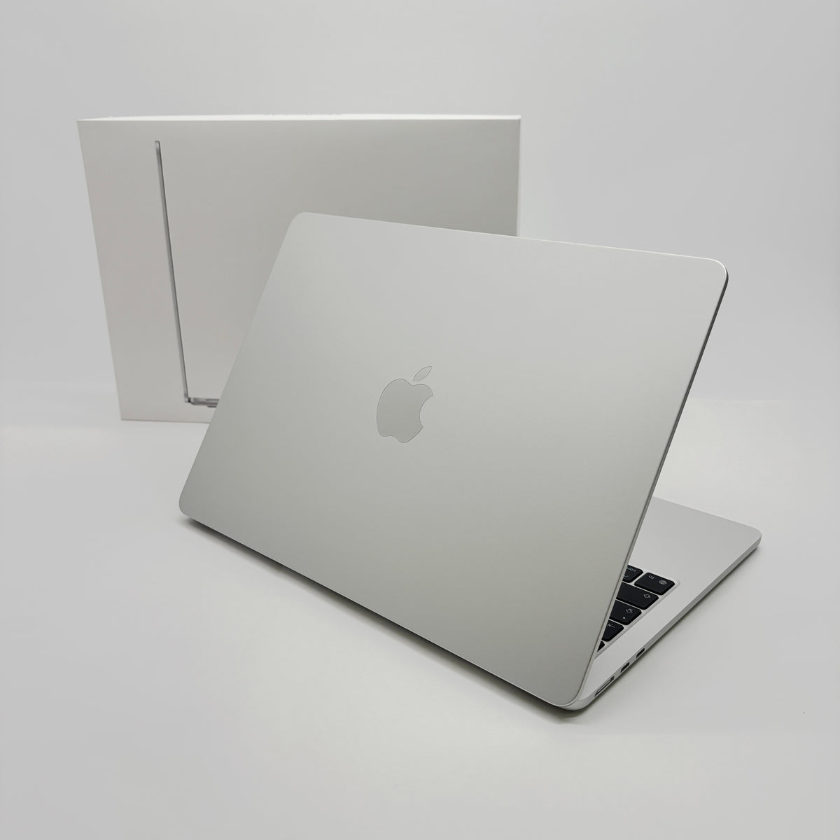 新品同様 美品 Apple MacBook Air 13インチ M5 10コアCPU 10コアGPU 32GB 1TB US配列 シルバー バッテリー最大容量100%【C9101-80】