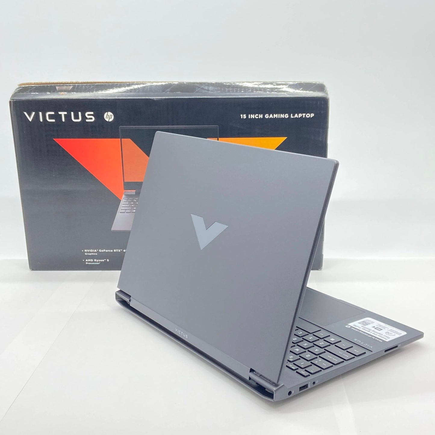 美品 Victus by HP Gaming Laptop 15-fb2082wm Ryzen 5 8645HS 32GB SSD1TB RTX4050 Windows11Home USキー バッテリー最大容量100%【C5128-100】