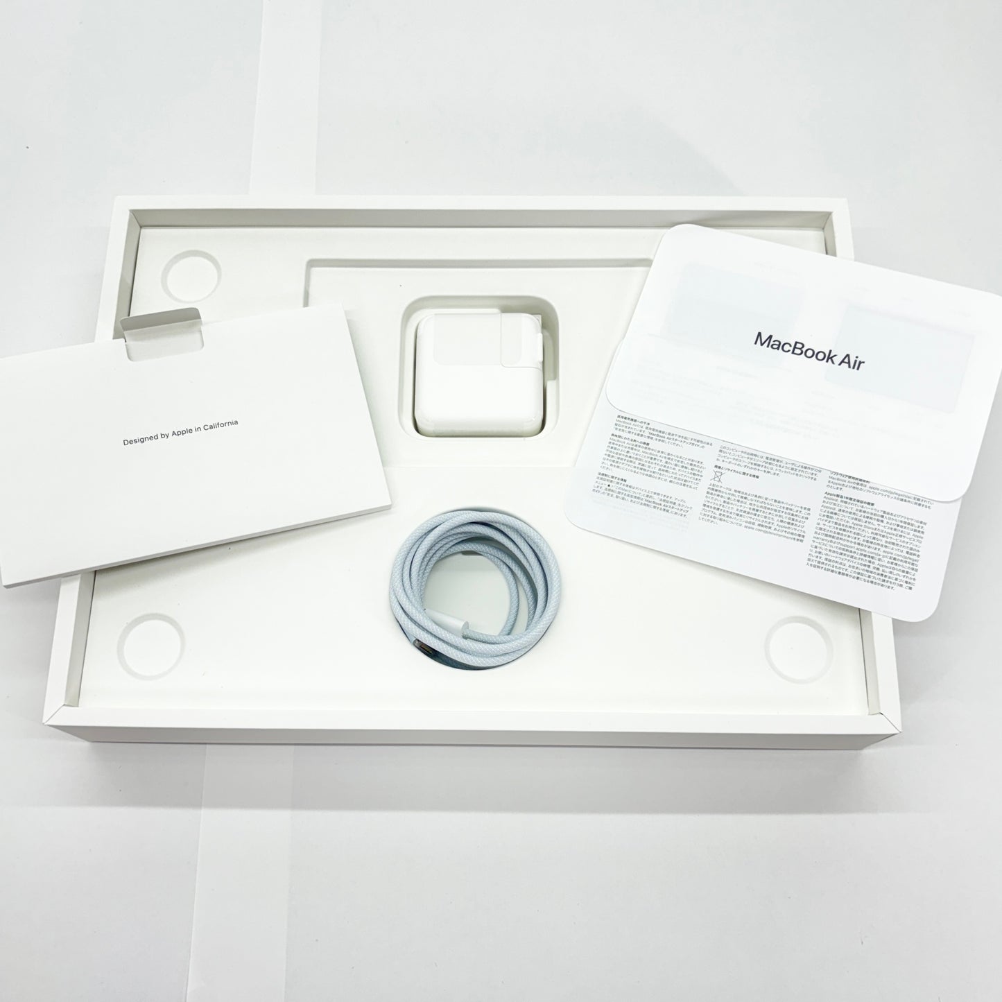 美品 Apple MacBook Air 13インチ MC6T4J/A 2025 M4 16GB SSD256GB 充放電回数5回 バッテリー最大容量100%【C6068-80】