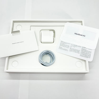 美品 Apple MacBook Air 13インチ MC6T4J/A 2025 M4 16GB SSD256GB 充放電回数5回 バッテリー最大容量100%【C6068-80】